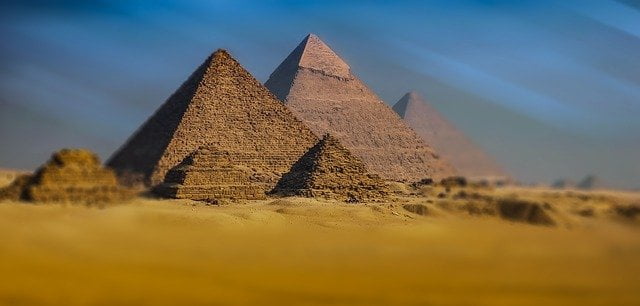 Famous Stone Buildings - Giza pyramids, Egypt